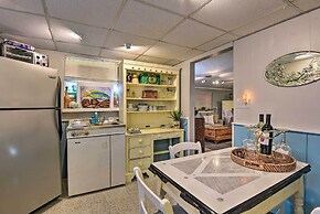 8 Mi to Beaches: Artistic Bradenton Studio w/ Yard