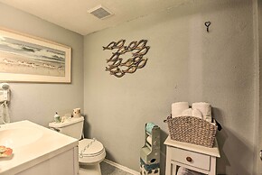 8 Mi to Beaches: Artistic Bradenton Studio w/ Yard