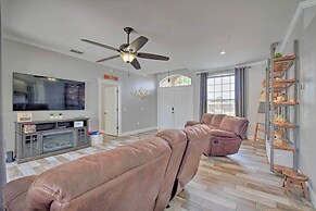 Airy Crystal River Retreat w/ Backyard Oasis!