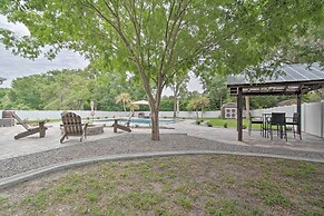 Airy Crystal River Retreat w/ Backyard Oasis!