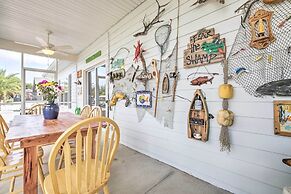 Canalside Crystal River Home w/ Dock & Kayaks