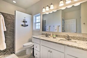 Canalside Crystal River Home w/ Dock & Kayaks