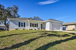 Canalside Crystal River Home w/ Dock & Kayaks