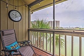 Beachy Lakefront Escape - Walk to the Shore!