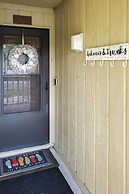 Beachy Lakefront Escape - Walk to the Shore!