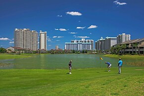 Beachy Lakefront Escape - Walk to the Shore!