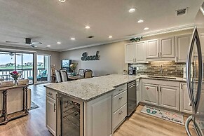 Beachy Lakefront Escape - Walk to the Shore!