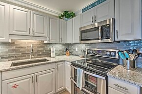 Beachy Lakefront Escape - Walk to the Shore!