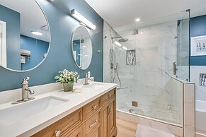 Beachy Lakefront Escape - Walk to the Shore!