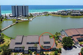 Beachy Lakefront Escape - Walk to the Shore!