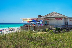 Beachy Lakefront Escape - Walk to the Shore!
