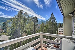 Picturesque Cabin: 2 Balconies, Walk to Lake!