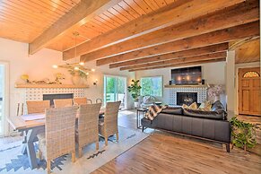 Picturesque Cabin: 2 Balconies, Walk to Lake!