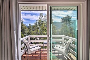 Picturesque Cabin: 2 Balconies, Walk to Lake!