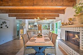 Picturesque Cabin: 2 Balconies, Walk to Lake!