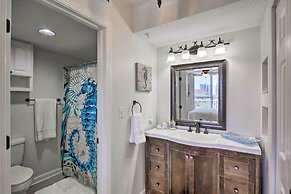 Snowbird's Retreat: Walkable Destin Condo w/ View!