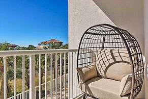 Snowbird's Retreat: Walkable Destin Condo w/ View!