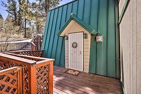 5 Mi to Snow Summit: Cabin w/ Deck & Fireplace