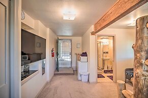 5 Mi to Snow Summit: Cabin w/ Deck & Fireplace