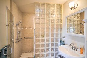 5 Mi to Snow Summit: Cabin w/ Deck & Fireplace