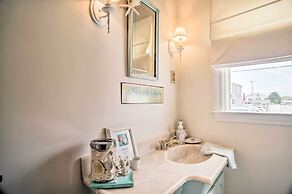 2 Decks + Beach Access: Oceanfront Getaway!