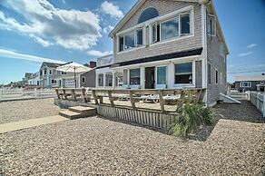 2 Decks + Beach Access: Oceanfront Getaway!