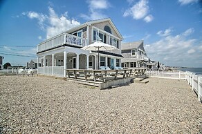 2 Decks + Beach Access: Oceanfront Getaway!