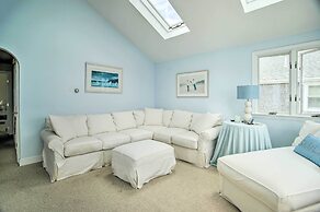 2 Decks + Beach Access: Oceanfront Getaway!