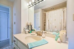 2 Decks + Beach Access: Oceanfront Getaway!