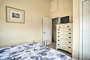 2 Decks + Beach Access: Oceanfront Getaway!