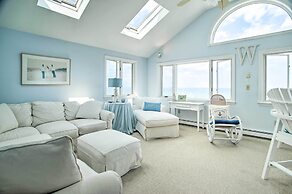 2 Decks + Beach Access: Oceanfront Getaway!