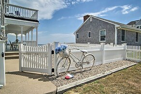 2 Decks + Beach Access: Oceanfront Getaway!