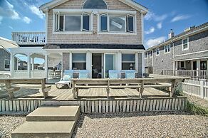 2 Decks + Beach Access: Oceanfront Getaway!