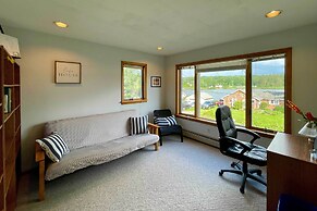 Lakeside Berkshires Home Near Hiking & Skiing!