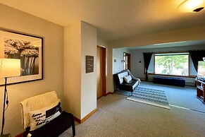 Lakeside Berkshires Home Near Hiking & Skiing!