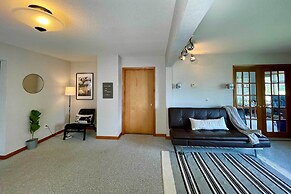 Lakeside Berkshires Home Near Hiking & Skiing!