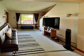 Lakeside Berkshires Home Near Hiking & Skiing!