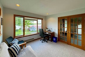 Lakeside Berkshires Home Near Hiking & Skiing!