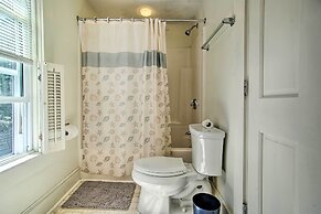 Charming MV Cottage: Walk to Dtwn Oak Bluffs!