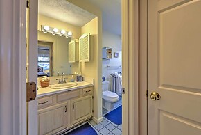 Breezy Oak Bluffs Condo - Steps to Inkwell Beach!