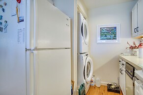 Breezy Oak Bluffs Condo - Steps to Inkwell Beach!