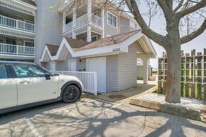 Breezy Oak Bluffs Condo - Steps to Inkwell Beach!