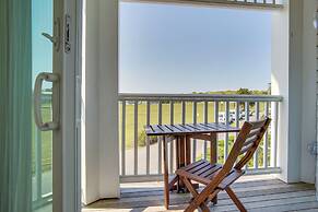 Breezy Oak Bluffs Condo - Steps to Inkwell Beach!