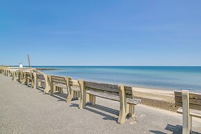 Breezy Oak Bluffs Condo - Steps to Inkwell Beach!