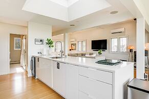 Elegant Gloucester Beach Getaway With Ocean Views!