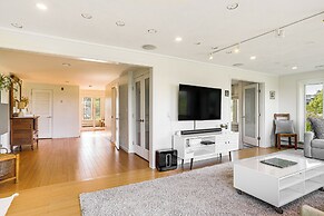 Elegant Gloucester Beach Getaway With Ocean Views!