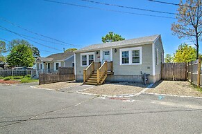 Wareham Cottage w/ Deck, Walk to Swift's Beach