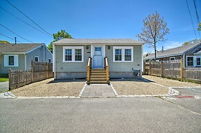Wareham Cottage w/ Deck, Walk to Swift's Beach