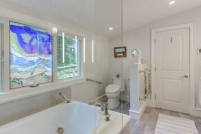 Vibrant Sterling Lakefront Lodge w/ Kayaks
