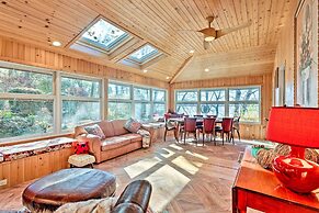 Vibrant Sterling Lakefront Lodge w/ Kayaks